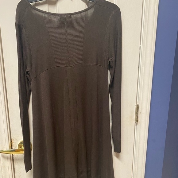 Cupio
Long Sleeve Exaggerated High Low Sweater light weight v-neck soft tunic - Picture 5 of 8